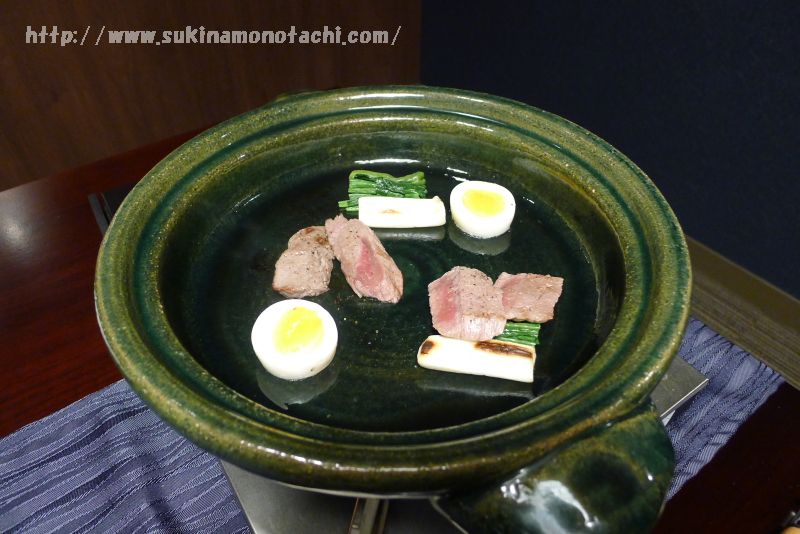 萃 sui-諏訪湖(すい すわこ）の個室食事処でいただく夕食　　メイン料理信州牛ももステーキ　料理中