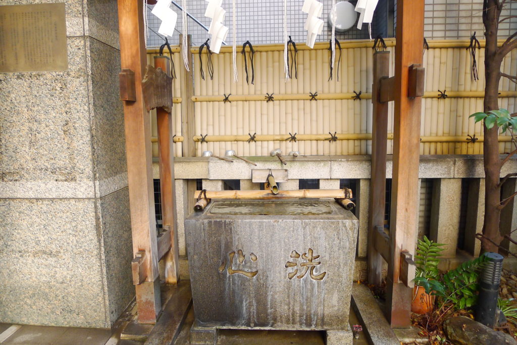 東京都中央区に鎮座する松嶋神社の手水舎