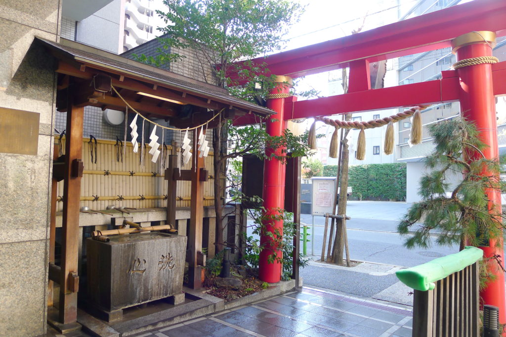 東京都中央区に鎮座する松嶋神社の境内