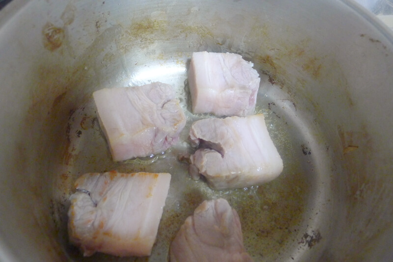 ザワークラウトの煮込みの作り方 豚肉の焼き加減