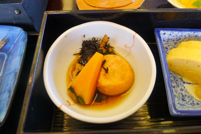 皆生温泉の松月の朝食、優しい味の煮物