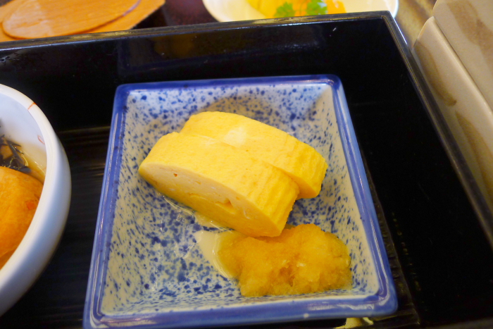 皆生温泉の松月の朝食、大山のさくらたまごを使った出し巻き玉子