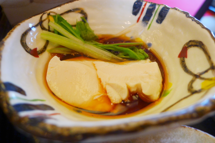 皆生温泉の松月の蒸し豆腐を生姜だれで食べる
