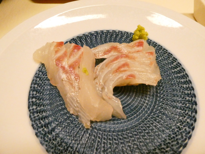 淡路島うめ丸の夕食の鯛の活け造り