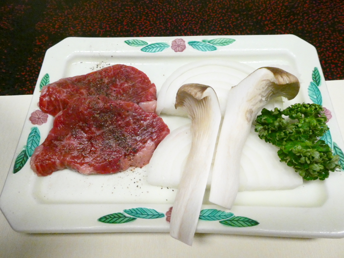 淡路島うめ丸の夕食の淡路牛の溶岩焼き