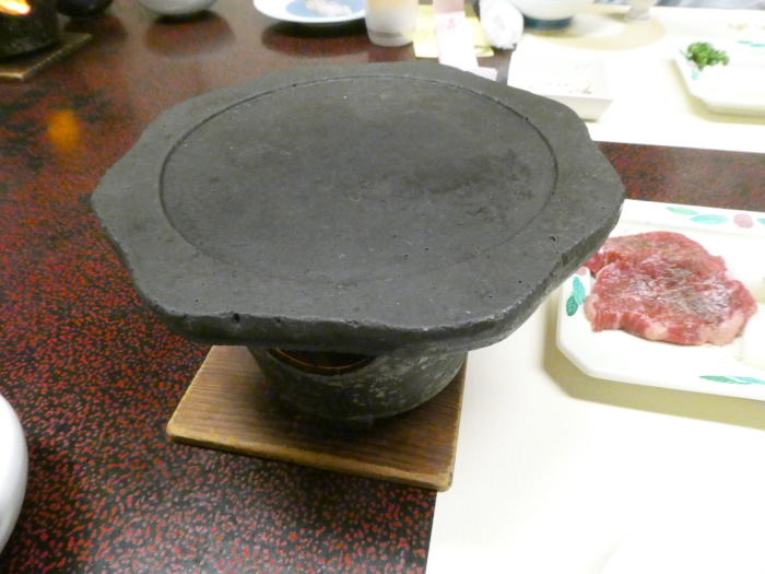 淡路島うめ丸の夕食　淡路牛の溶岩焼き