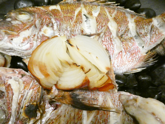 淡路島うめ丸の夕食　鯛の宝楽焼