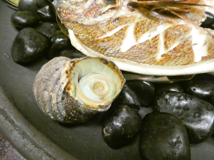 淡路島うめ丸の夕食の鯛の宝楽焼