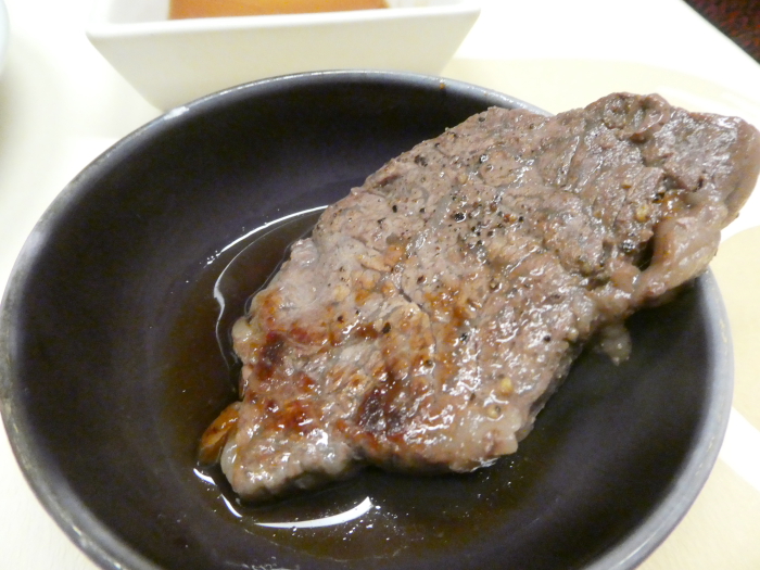 淡路島うめ丸の夕食の淡路牛の溶岩焼き