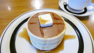 東京都板橋区にある純喫茶ピノキオの看板メニューのホットケーキ
