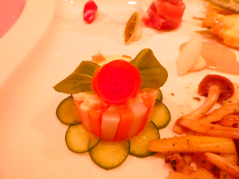 オーベルジュミヨーの夕食　オードブルの盛合わせ　大根とにんじんのピクルス