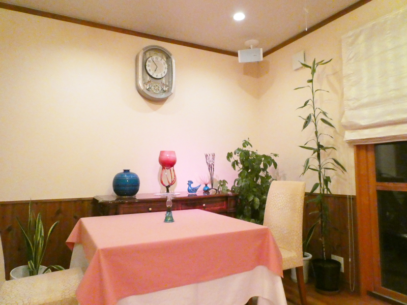 オーベルジュミヨーのレストランのテーブル