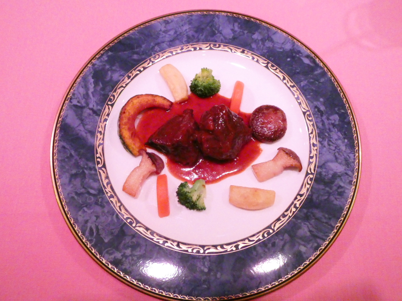 オーベルジュミヨーの夕食メインの肉料理　和牛ほほ肉の赤ワイン煮込み（鹿児島県産黒毛和牛A5ランク）