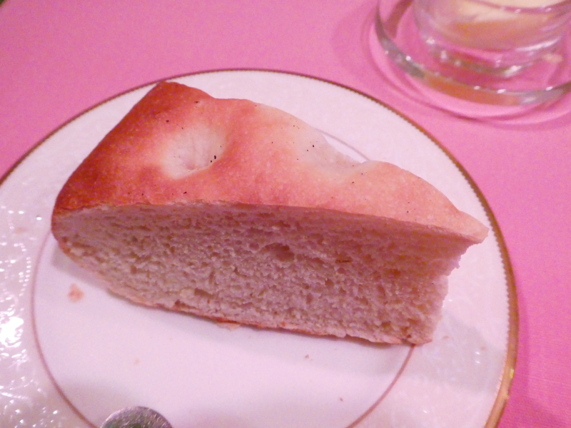 オーベルジュミヨーの夕食　本日のパン（フォカッチャ）