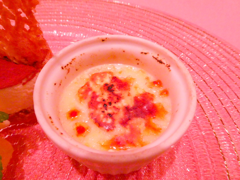 オーベルジュミヨーの夕食　デザートとフルーツ　アイスのクレームブリュレ