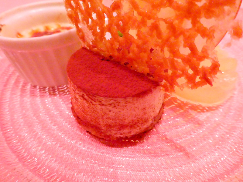 オーベルジュミヨーの夕食　デザートとフルーツ　ティラミス