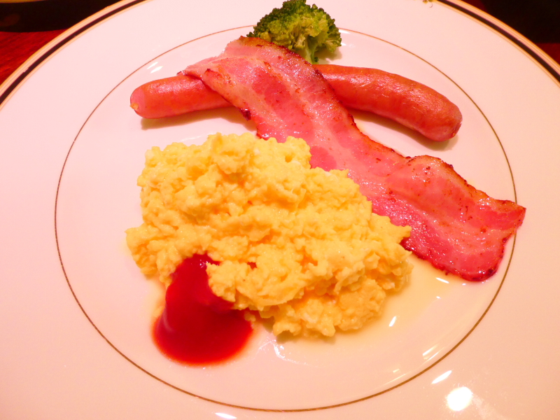 オーベルジュミヨー　部屋でいただく洋朝食　メインの卵料理