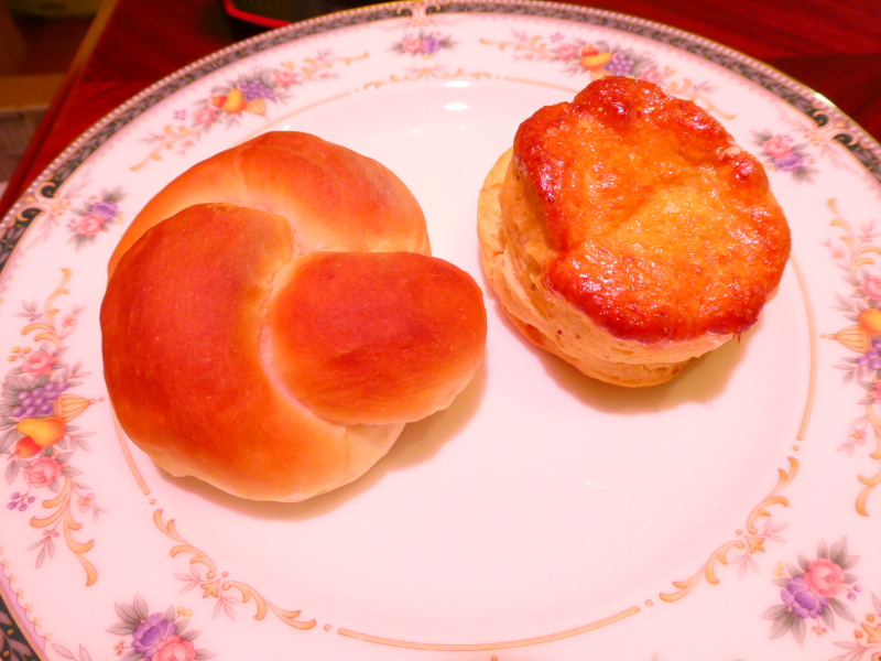 オーベルジュミヨー　部屋でいただく洋朝食の2種類のパン