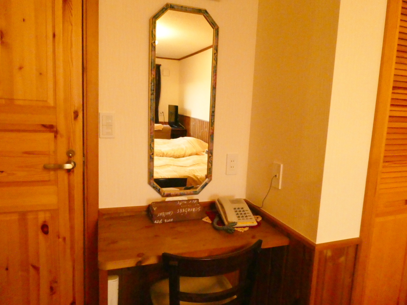 伊豆高原オーベルジュミヨーの鏡台