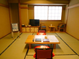 【あんこうの宿まるみつ旅館】②部屋編＊シンプルなスタンダード和室にもあんこうがいた！｜茨城・平潟港...