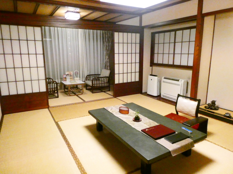 さくらや旅館 部屋編 純和風の10畳和室 窓からは海も見える 熱海温泉 すきなものたち